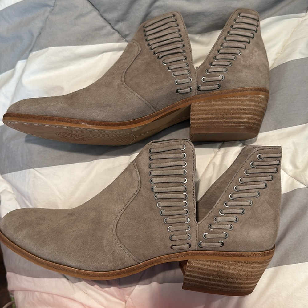 NEW! Vince Camuto Pevista Bootie 11